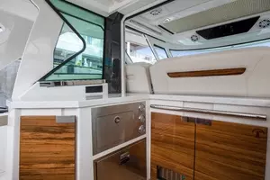 2022 Tiara Yachts thumbnail 16