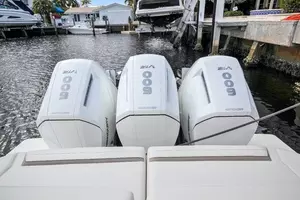 2022 Tiara Yachts thumbnail 21