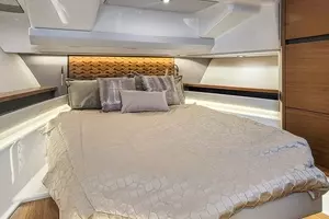 2022 Tiara Yachts thumbnail 22
