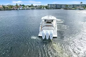 2022 Tiara Yachts thumbnail 5
