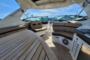 Photo 2252670 for 2018 Sea Ray SLX 350 KNOTTY GIRL 