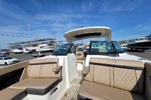 Photo 2252677 for 2018 Sea Ray SLX 350 KNOTTY GIRL 