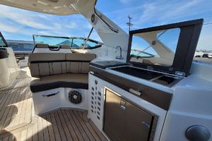 Photo 2252669 for 2018 Sea Ray SLX 350 KNOTTY GIRL 