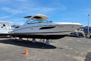 Photo 2252657 for 2018 Sea Ray SLX 350 KNOTTY GIRL 