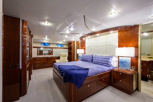 Lazzara 94 SUZANNE - Master Stateroom