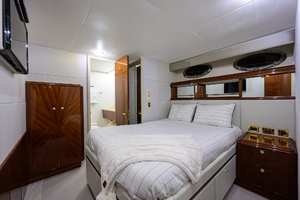 Lazzara 94 SUZANNE - Mid Starboard Stateroom