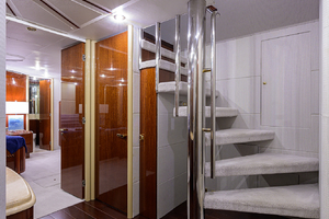 Lazzara 94 SUZANNE - Lower Foyer