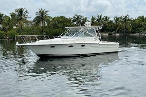 Tiara Yachts 33 - Dreams - Exterior Profile