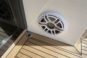 Van der Heijden 43 - Freedomlift 1 - Cockpit Speakers