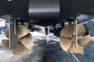 Horizon 73 ABU - Stern Thruster Props