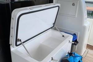 Horizon 73 ABU - Aft Cooler Box