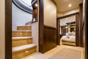 Marquis 72 - Maya - Stairs