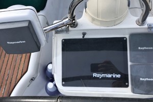 Photo 3149143 for 2002 Beneteau   