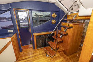 Queenship 64 - Bonkers - Stairs