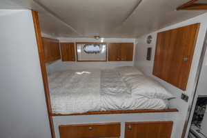 Queenship 64 - Bonkers - Crew Stateroom