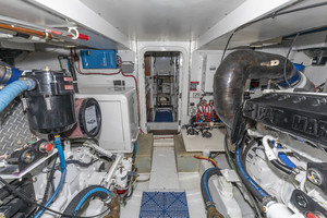 Queenship 64 - Bonkers - Engine Room