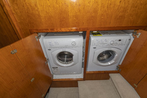 Queenship 64 - Bonkers - Washer/Dryer