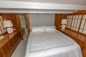 Queenship 64 - Bonkers - Master Stateroom