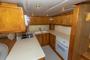 Queenship 64 - Bonkers - Galley