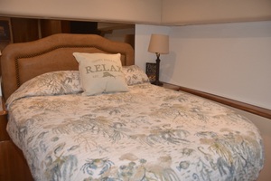 Viking 48 -Fins Up-master stateroom