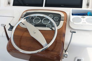 Viking 48 - Fins Up-helm