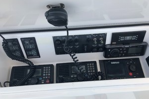 Viking 48 - Fins Up -electronics