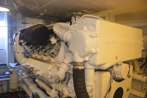 Viking 48 - Fins Up -engine room