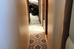 Viking 48 - Fins Up -hallway
