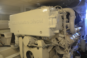 Viking 48 - Fins Up -engine room