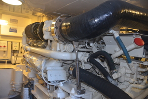 Viking 48 - Fins Up -engine room