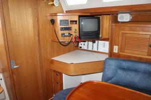 Dealership Sales 42ft Catalina Yacht For Sale