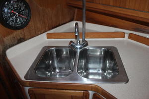 Dealership Sales 42ft Catalina Yacht For Sale