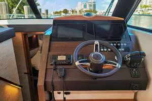 2018 Tiara Yachts 39 Coupe thumbnail 26