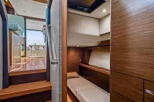 2018 Tiara Yachts 39 Coupe thumbnail 27