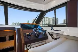 2018 Tiara Yachts 39 Coupe thumbnail 25