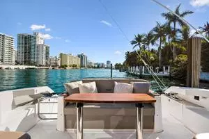 2018 Tiara Yachts 39 Coupe thumbnail 16