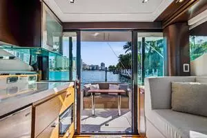 2018 Tiara Yachts 39 Coupe thumbnail 18