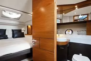 2018 Tiara Yachts 39 Coupe thumbnail 30