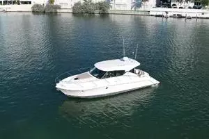 2018 Tiara Yachts 39 Coupe thumbnail 2