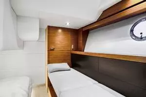 2018 Tiara Yachts 39 Coupe thumbnail 32