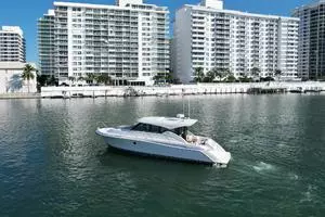 2018 Tiara Yachts 39 Coupe thumbnail 3