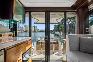 2018 Tiara Yachts 39 Coupe thumbnail 19