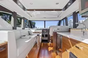 2018 Tiara Yachts 39 Coupe thumbnail 21