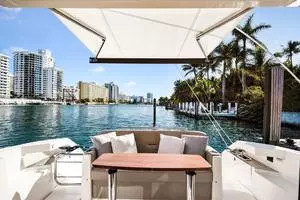2018 Tiara Yachts 39 Coupe thumbnail 17