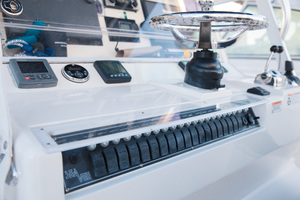 SeaVee 39 - Sobre Las Olas - Helm Controls