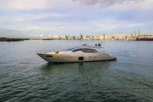 Pershing 82 Milagros - Exterior Profile