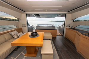Pershing 82 Milagros - Salon