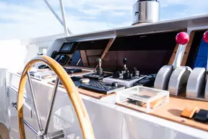 1999 Palmer Johnson Motor Yacht thumbnail 40