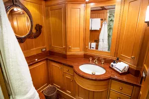1999 Palmer Johnson Motor Yacht thumbnail 23