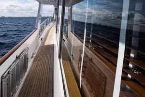 1999 Palmer Johnson Motor Yacht thumbnail 38